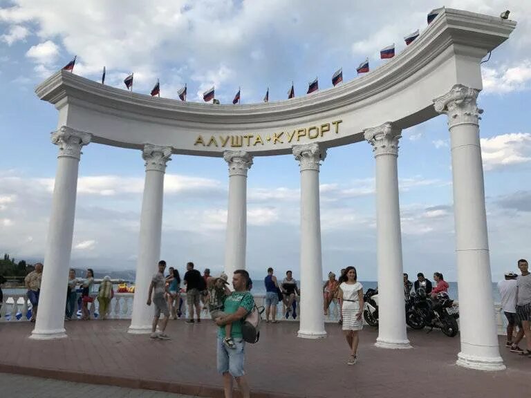 Алушта. Ротонда. Алушта. Ротонда на набережной. Достопримечательности Алушты Ротонда. Пляж Ротонда Алушта. Окрестность алушты