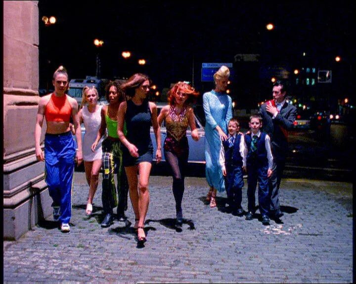 Группа спайс герлз. Спайс герлз фото. Spice girls клипы. Spice girls wannabe. Mel spice girls мел си.