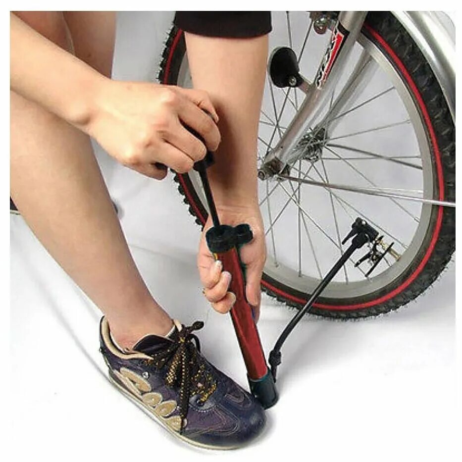 Качок для велосипеда. Велосипедный насос Ballump. Насос для накачки велосипедных шин. Накачивание колеса велосипеда. Насос для велосипеда ручной.