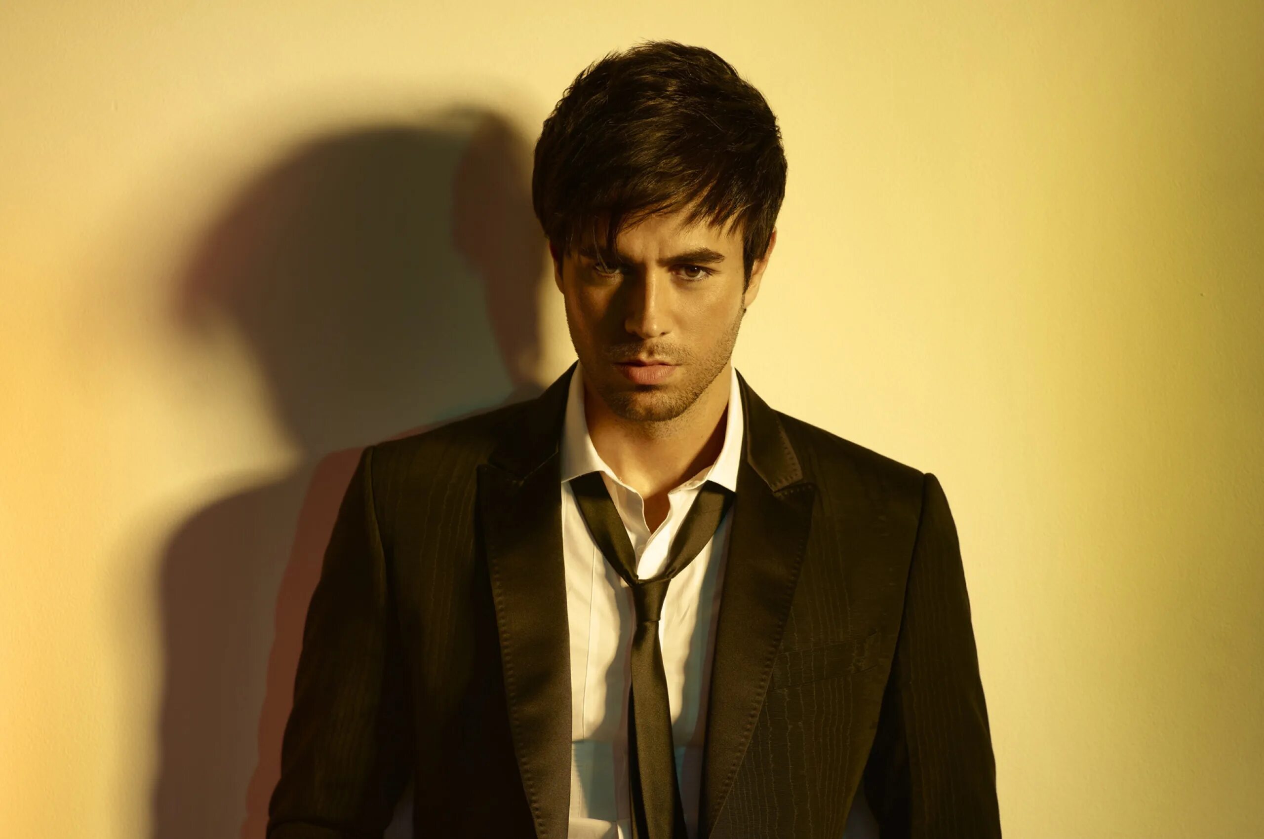 Энрике Иглесиас. Энрике Иглесиас фото. Мигель Энрике. Enrique Iglesias Photoshoot. Красивому мужчине красивая музыка