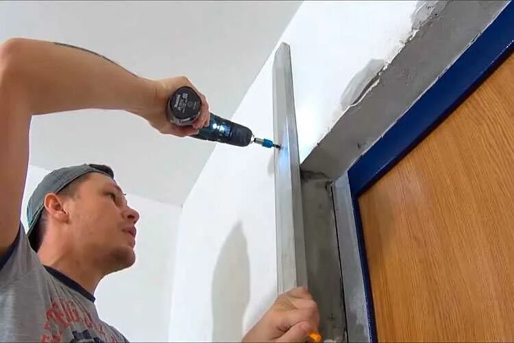 Как сделать ровную дверь