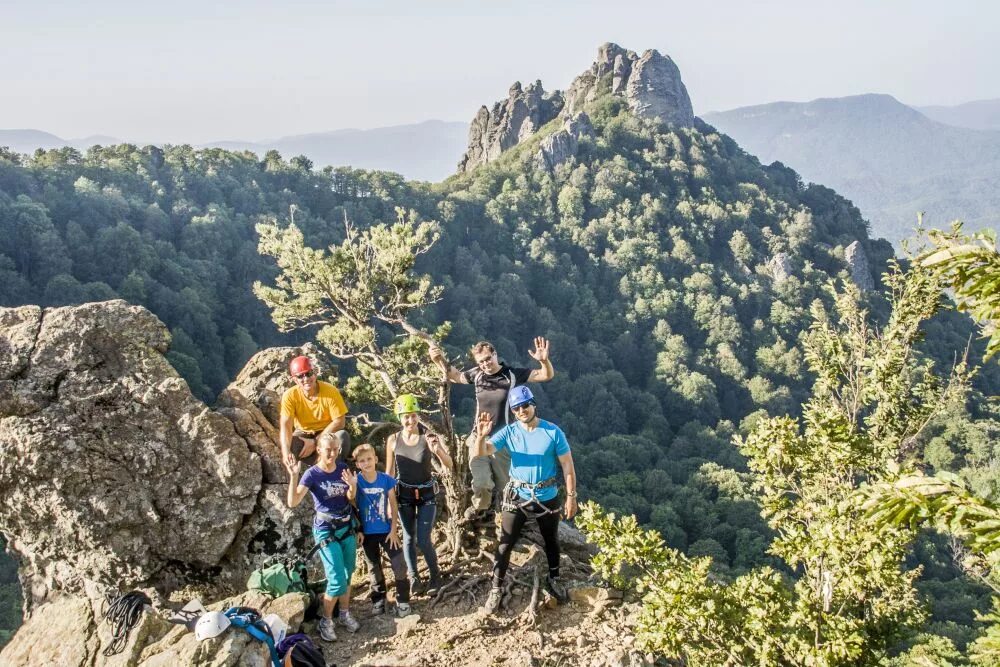 Студенты геологи. Практика в университете. Работники физического труда. Горная терапия. Практика в горном.