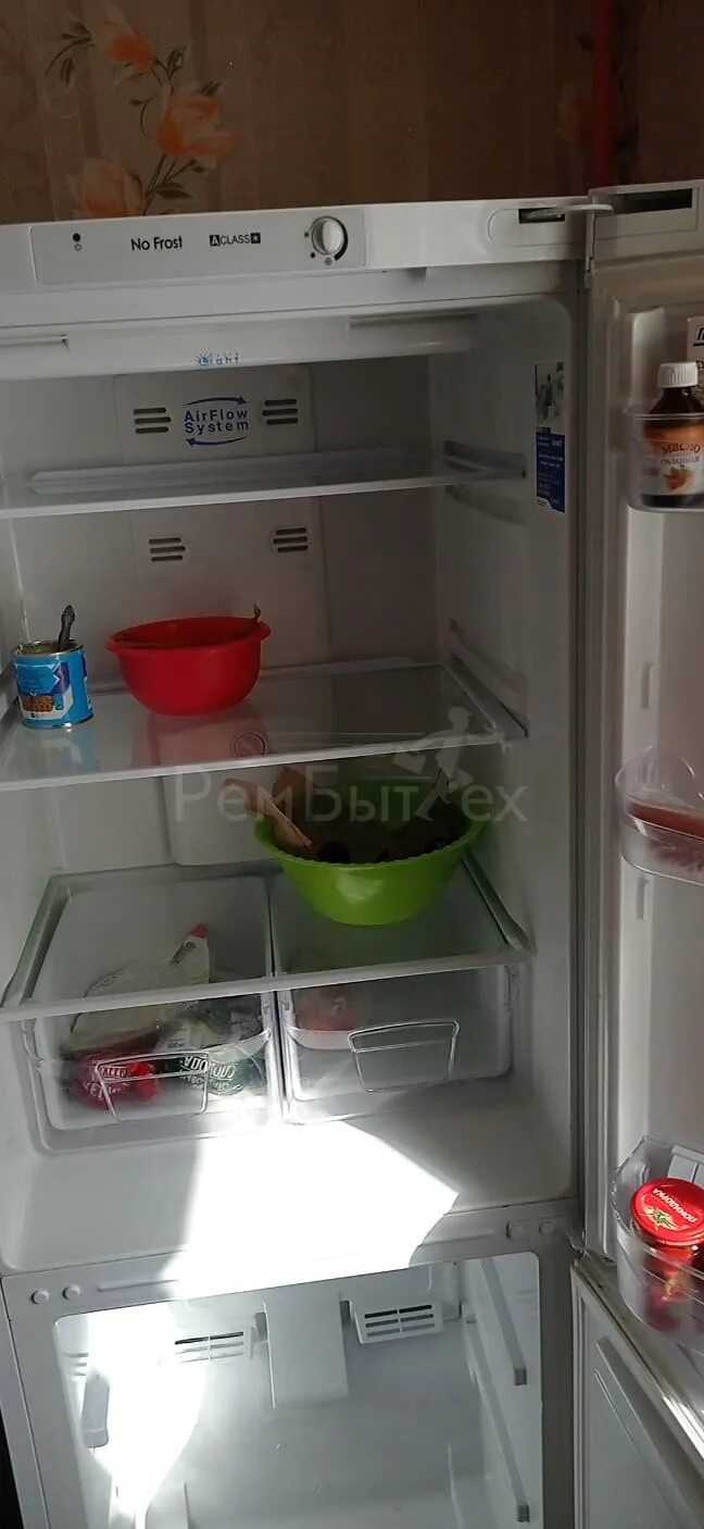 Холодит холодильник Индезит. Холодильник Bomann kg181 Silver. Не холодит холодильник Индезит ноу Фрост.