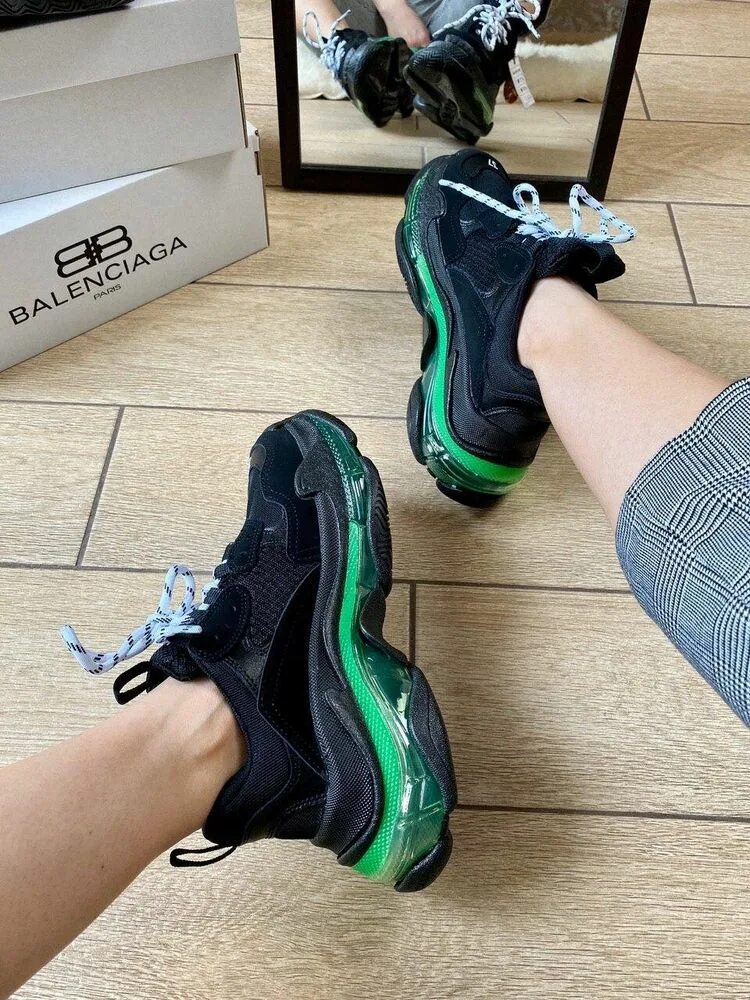 Кроссовки Balenciaga Triple s Clear sole Black. Balenciaga Triple s Clear sole Black 38. Balenciaga кроссовки реплика. Balenciaga Triple s Clear sole Black 38 на женской ноге. Баленсиаги реплика