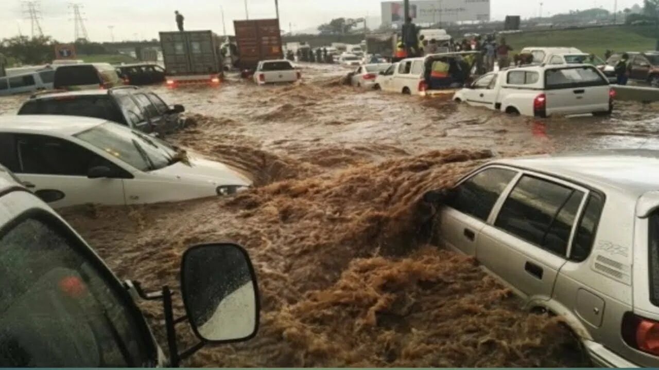 Наводнение в Дубае 2023. Эмираты потоп. ОАЭ затопило. Потоп в Дубае.