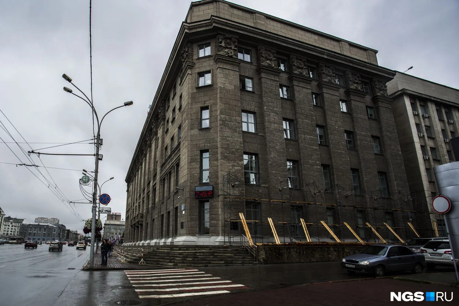 Про мэрию. Про мэрию. Горсовет новосибирска. Здание мэрии москвы. Новосибирская мэрия.