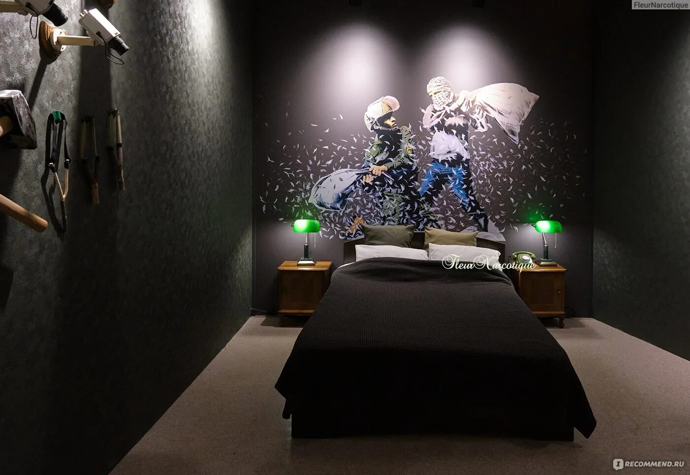 3д симуляторы для девочек. Invisible man vr in eleanor s room. Веннти геншин. Invisible man vr in eleanor s room. Выставка бэнкси.