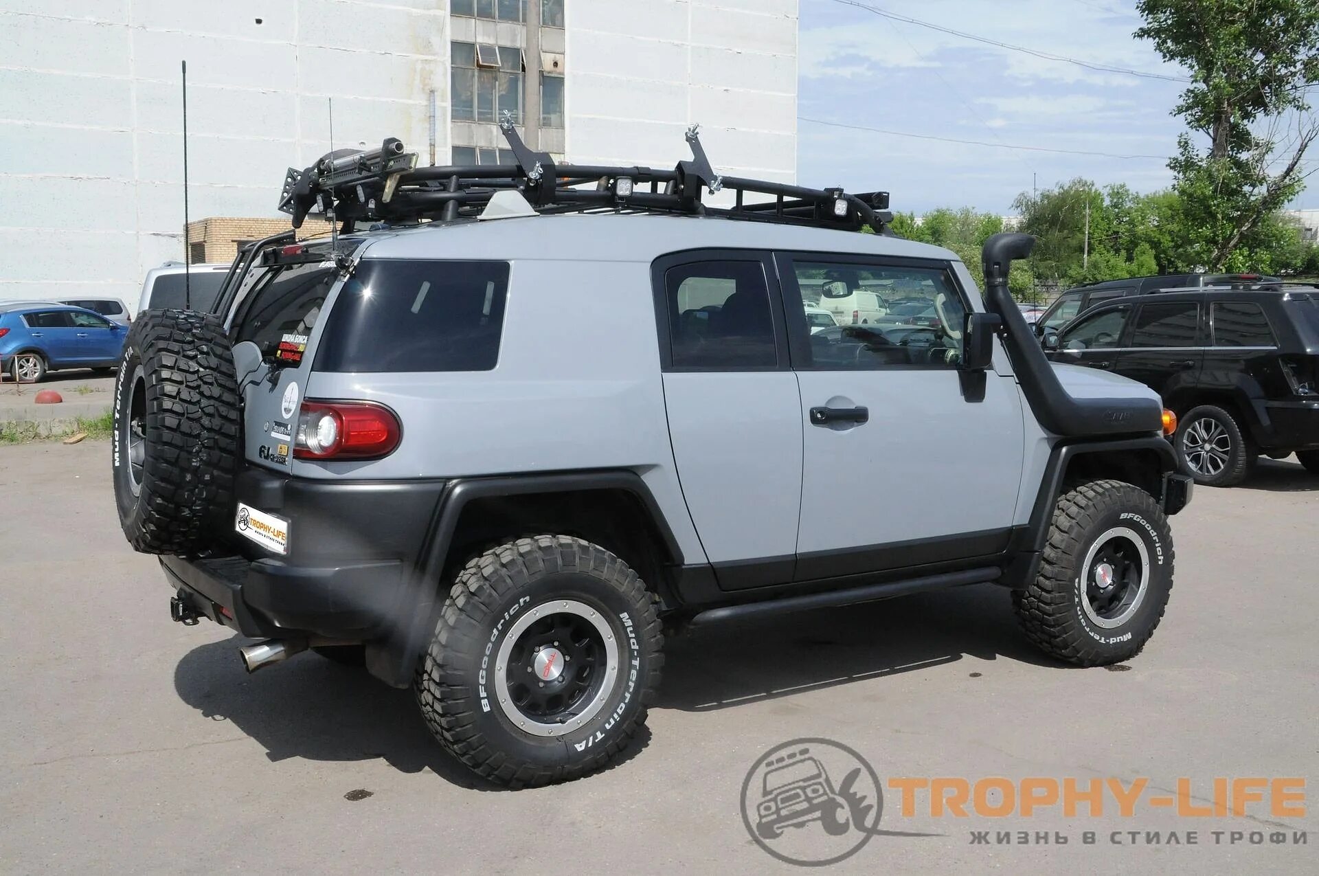 Тюнинг 4х4 магазин. Тойота FG Cruiser серый. Внедорожник 4х4 фракционный yb200109. 4х4 тюнинг. FJ Cruiser внедорожный тюнинг 40 дюймов.