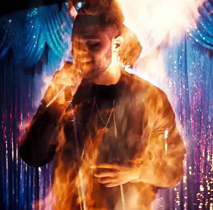 The Weeknd can't feel my face. Певец сгорел. The feels сцена клипа. Фейс кадры из клипов 2021. Сгораю клип