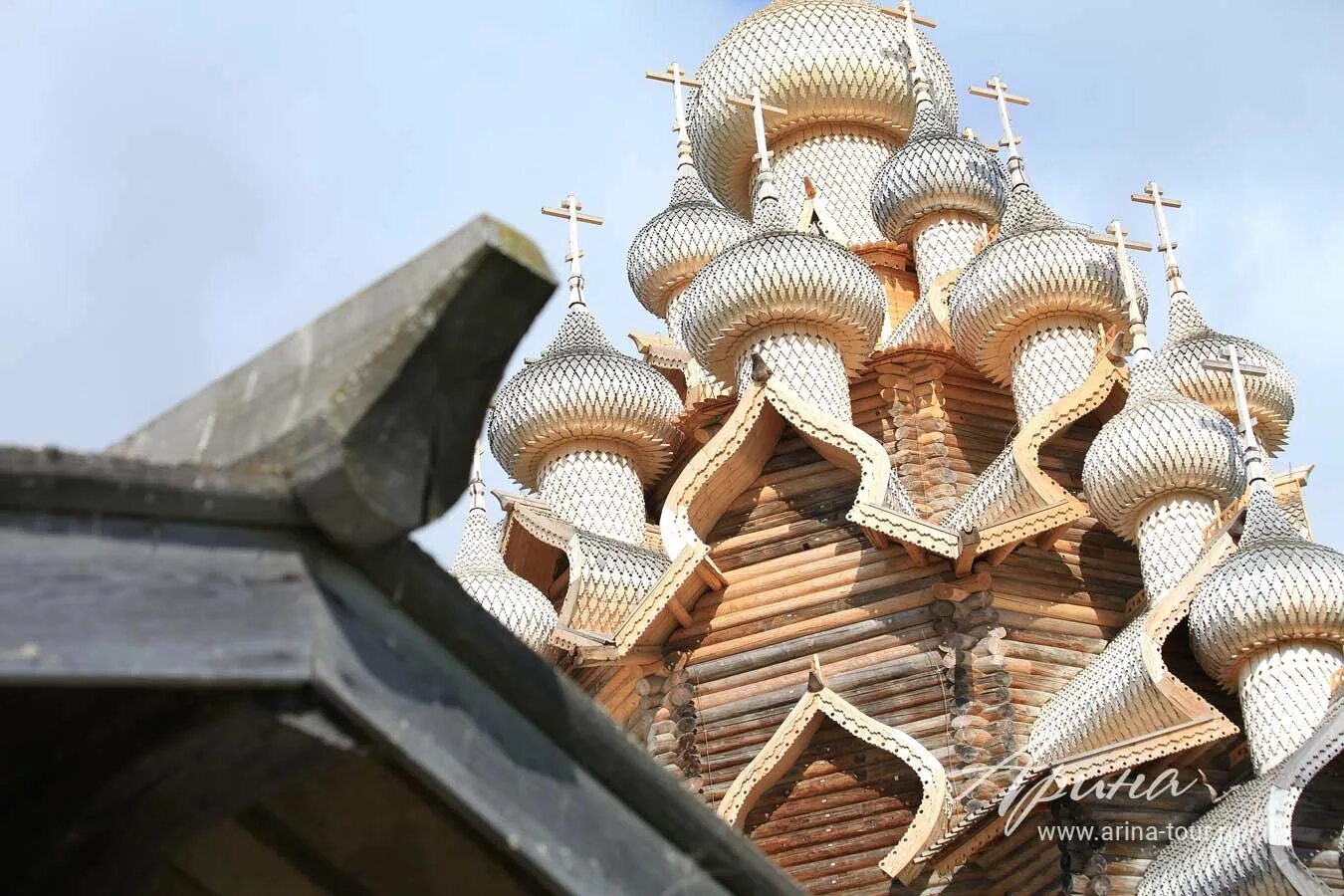 Церковь преображения на острове кижи архитектор. Кижи церковь преображения господня. преображенская церковь на острове кижи. преображенский собор в кижах. преображенская церковь на о кижи архитектор.