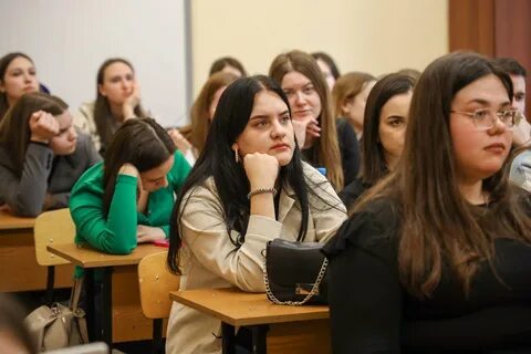 Молодежи привлекает