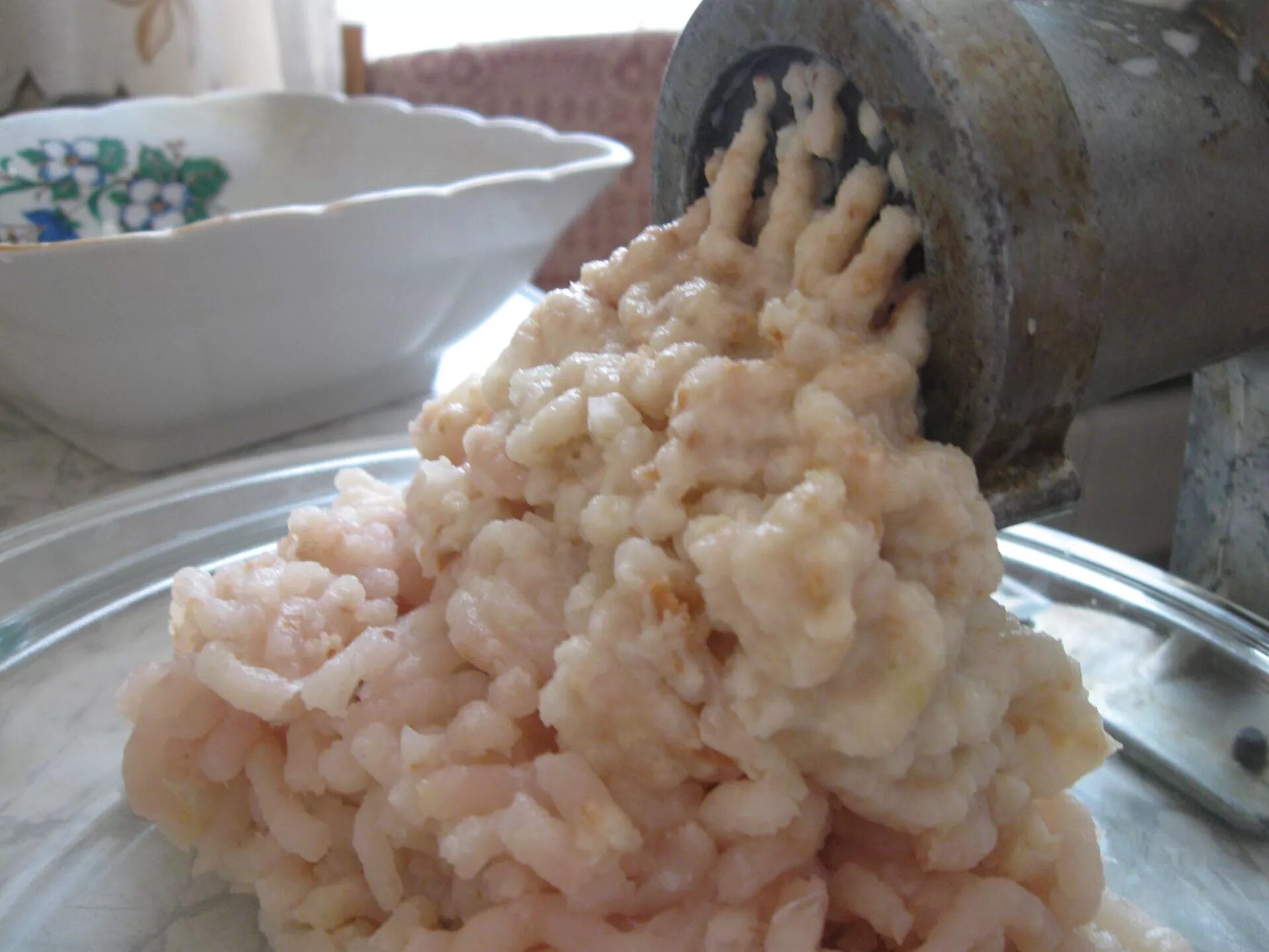 Рыбу через мясорубку с костями