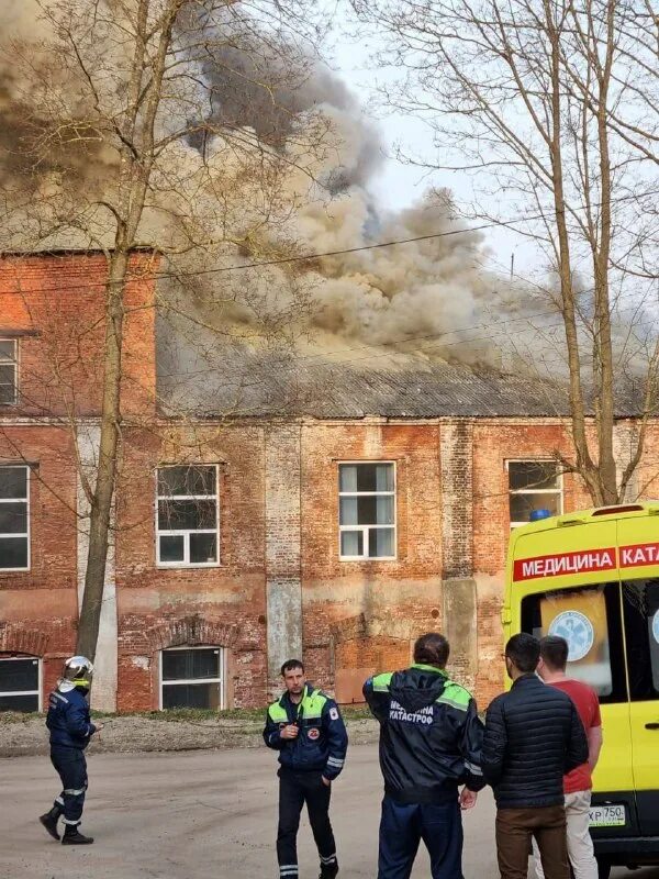 Пожар серпухов авангард. Пожар на производстве. Нефтебаза серпухов. Серпухов пожар. Артпласт серпухов пожар.