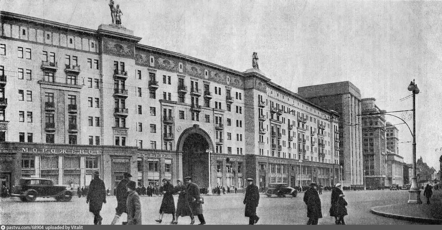 Улица горького дом. Улица горького (тверская) москвы 1939. жилой дом на тверской улице в москве архитектура мордвинов. тверская улица в 30е годы. тверская улица москва в 1960.