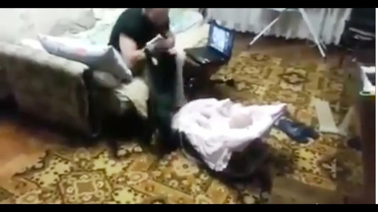 Как папы бьют детей