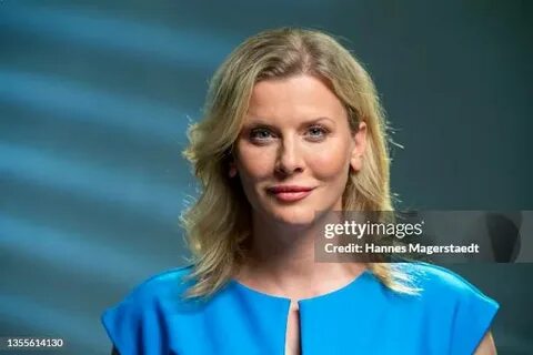 Жас кавказдық әйелдегі порно кончи