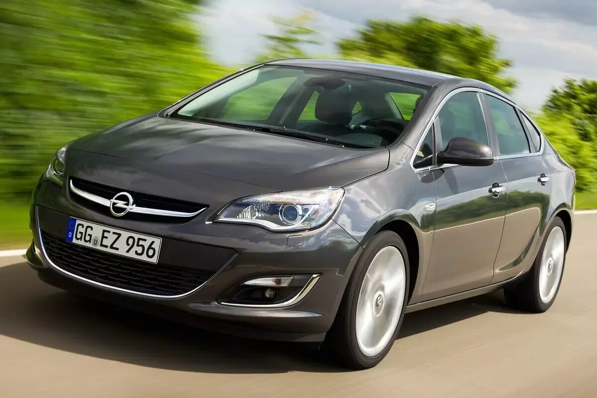 Opel Astra j. Opel Astra j 2014.