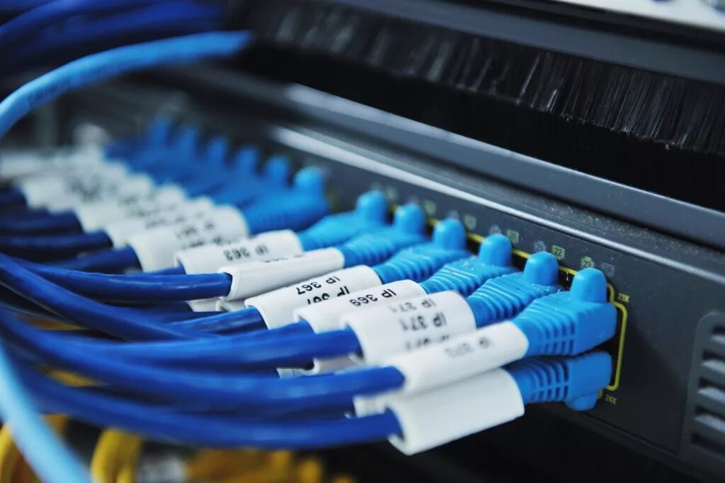 Кабельные сети интернет. СКС Структурированная кабельная система. Монтаж слаботочных сетей. Кабельные системы ЛВС. Кабельная система Ethernet.