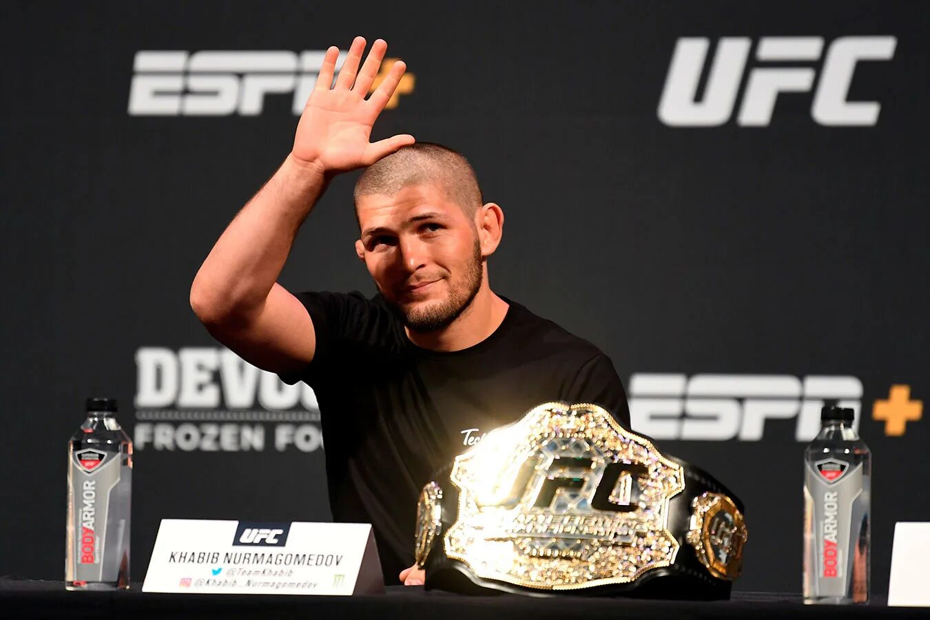 Весы хабиба нурмагомедова. Khabib Nurmagomedov UFC. Юфс чемпионы Дагестана.