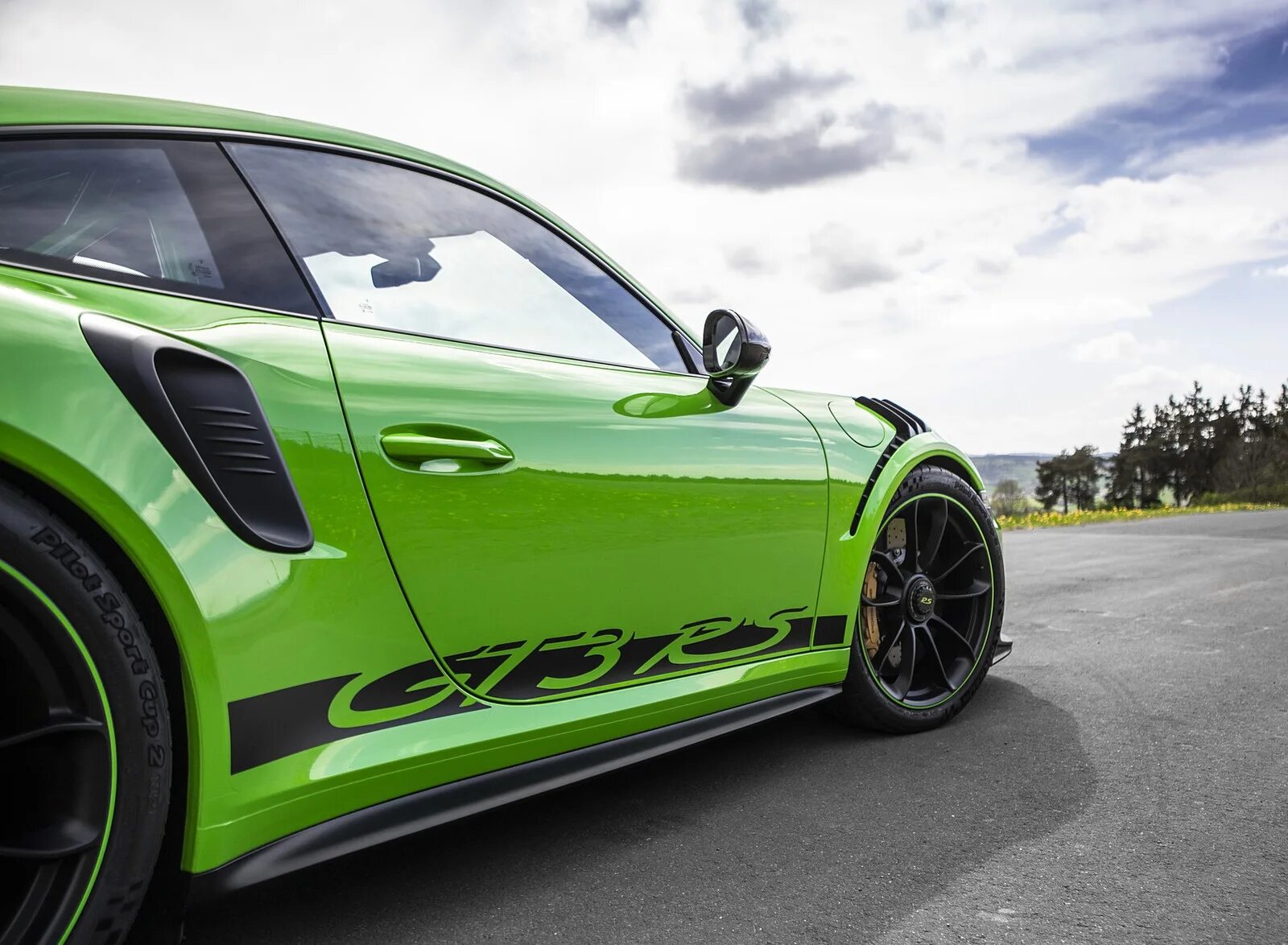 Green detail. Porsche 911 gt3 RS зеленый. Porsche gt3 RS. Порше гт3 2019 салатовый. Зеленый Порше ГТ 2 РС.