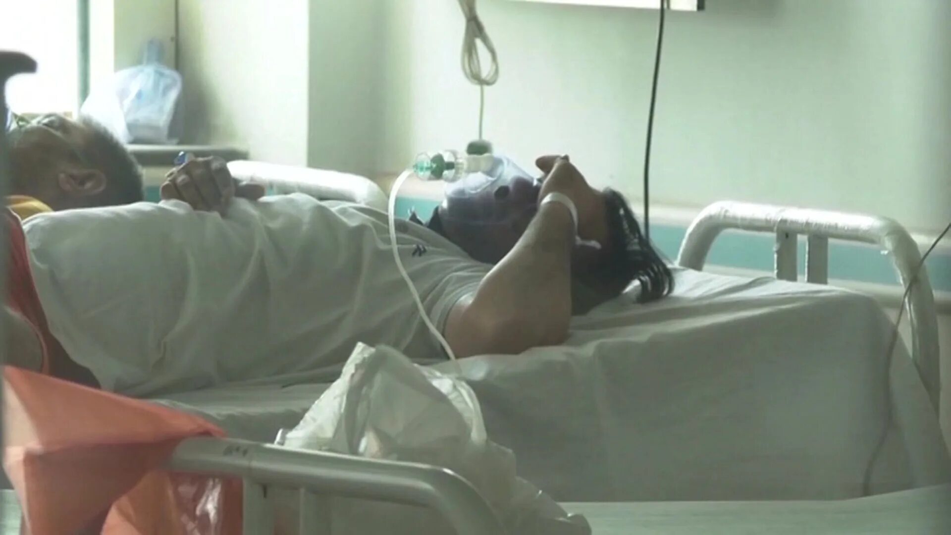 Черный больной. Человек болеющий эпилепсией. Температура человека. Черная плесень индия коронавирус. Черный больной.