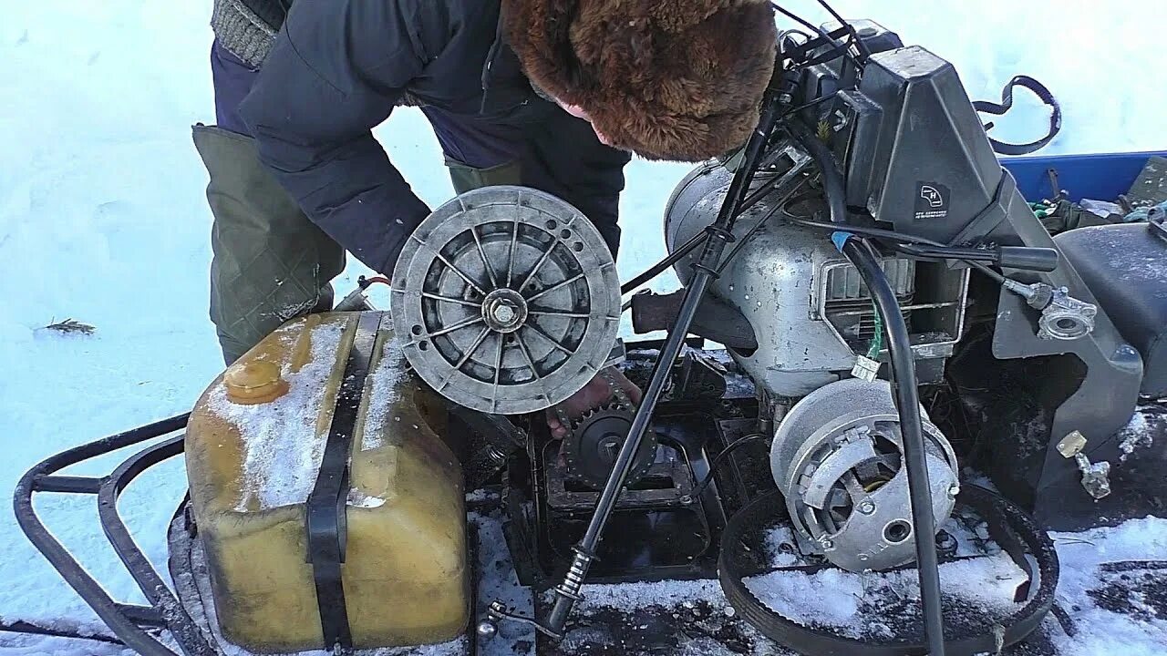 Регулировка гусениц снегохода буран. Усиленная коробка на буран. регулировка цепи на буране. натяжение цепи на снегоходе буран. регулировка гусениц на буране.