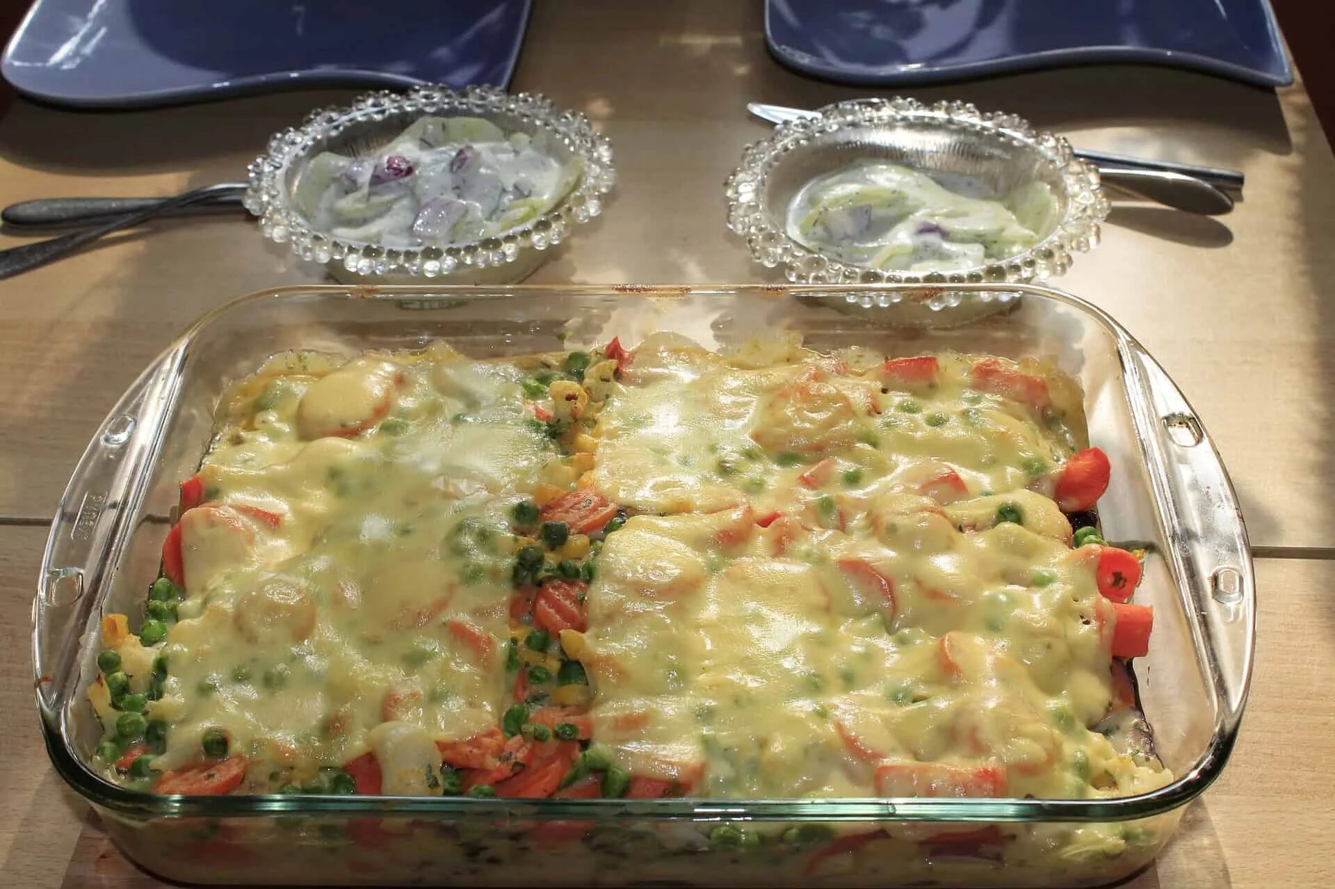 Ножки в стеклянной форме. Блюда в стеклянной форме. блюда в духовке в стеклянной форме. салат в стеклянной форме для запекания. формочки для блюд.