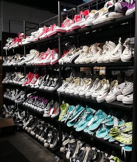 Adidas outlet кроссовки. Адидас аутлет белая дача. Магазин кроссовки аутлет. Dc аутлет. Кроссовки аутлет.