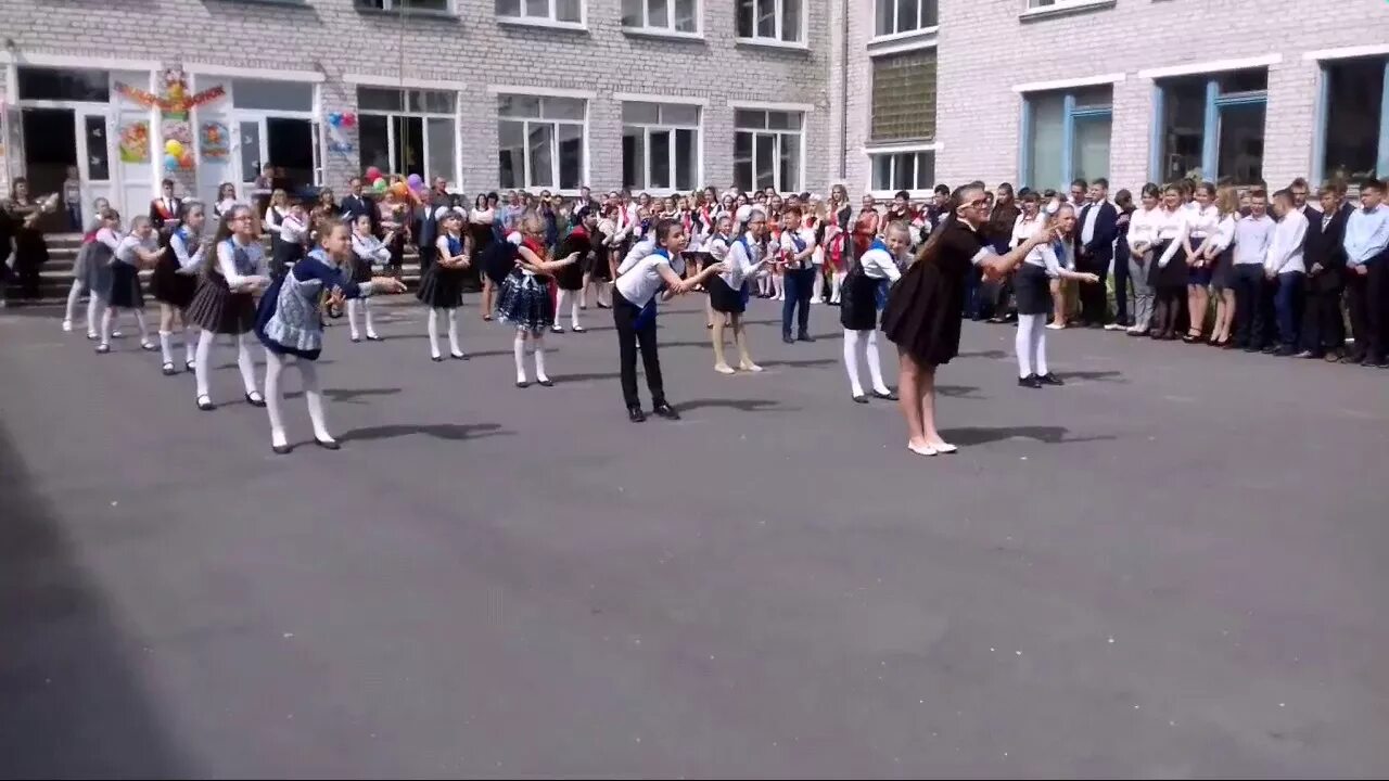 Бел 1 школа. Бел 1 школа. Школа 1 наволоки. Учителя 17 школы белая калитва. Валуйки школа 3.