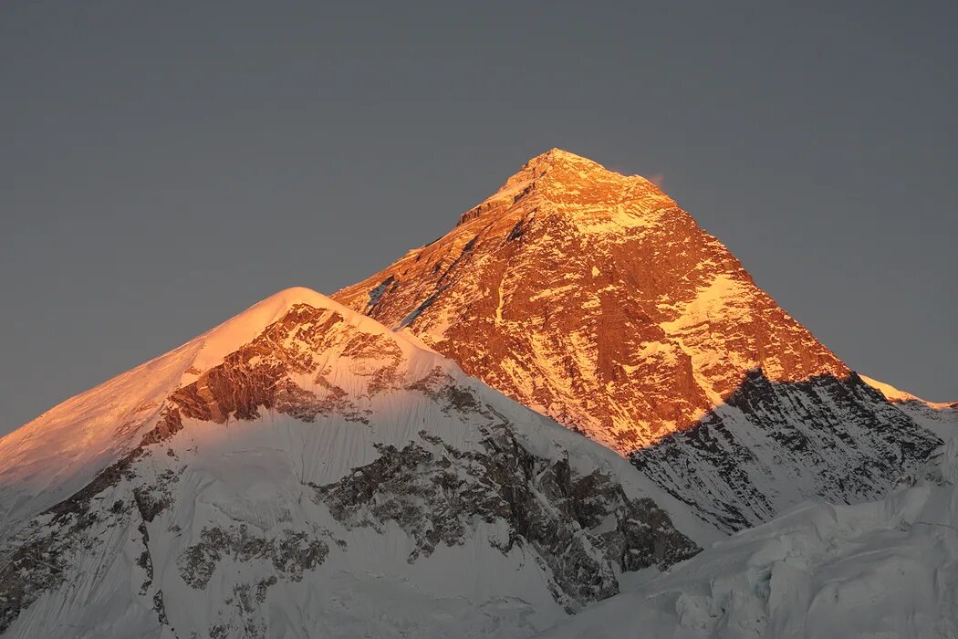 Кала паттар. Mountain everest base camp. Эльбрус эверест джомолунгма. Другое название эвереста сканворд. Эверест джомолунгма.