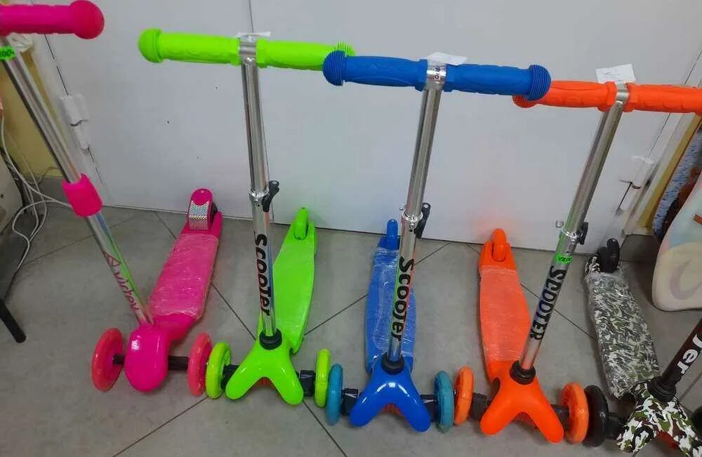 Самокат брянск работа. Табличка въезд на электросамокате. Электросамокат на улице. Электросамокаты в брянске. Самокат брянск работа.