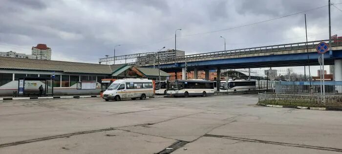 Обжорка королев подлипки. 392 подлипки. 2 автобус королев. 392 автобус королев. 392 подлипки.