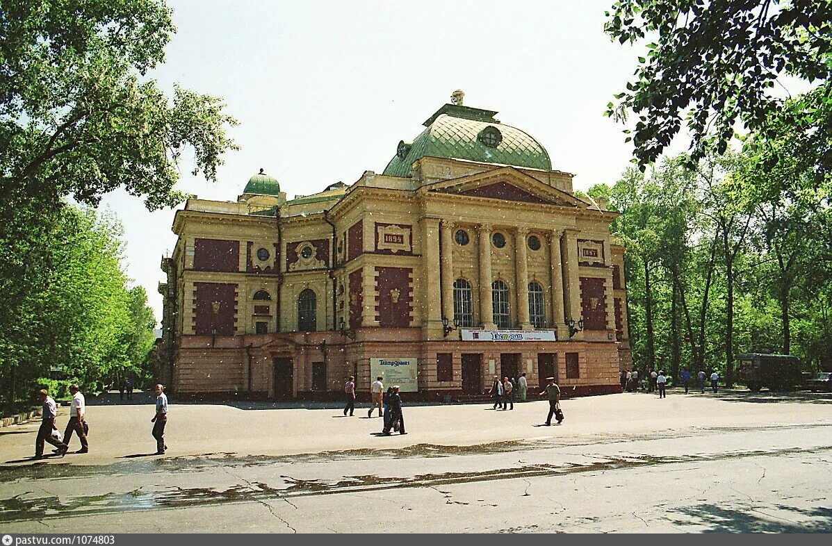 Театр 1990. Иркутский Академический драматический театр имени н. п. Охлопкова. Театр Охлопкова Иркутск. Иркутский драматический театр имени н. камерная сцена п. Охлопкова. Театр Охлопкова Иркутск фото.