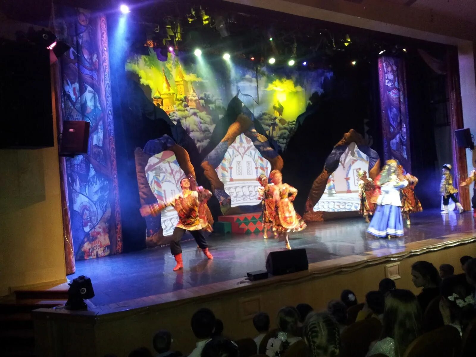 Барклая 9 театр рюминой. Театр рюминой. Барклая 9 театр рюминой. Барклая 9 театр рюминой. Театр людмилы рюминой зал.