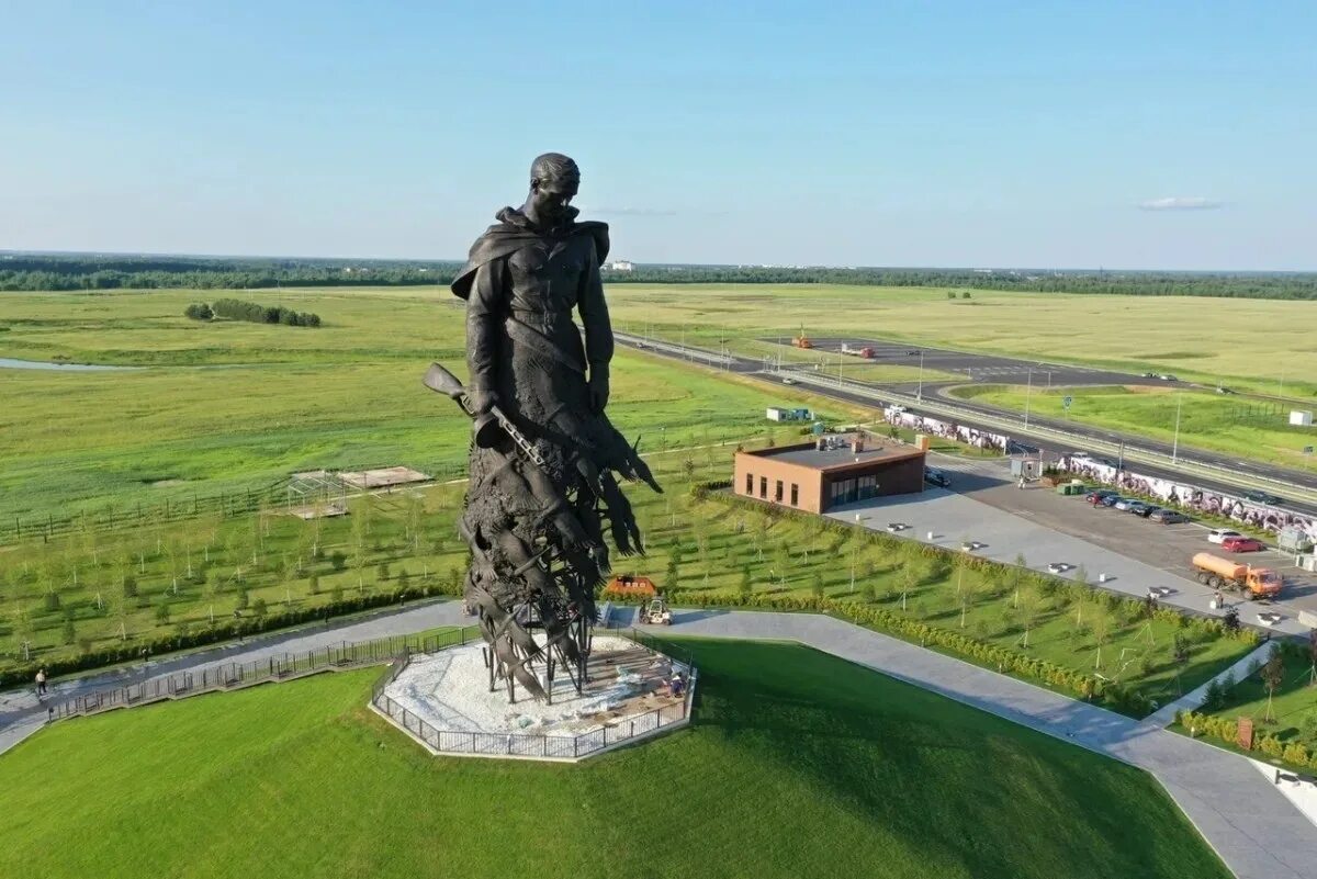 Где памятник. Ржев мемориал советскому солдату. Ржев РЖЕВСКИЙ мемориал. Памятник РЖЕВСКИЙ мемориал советскому солдату. Мемориал солдату Ржев.