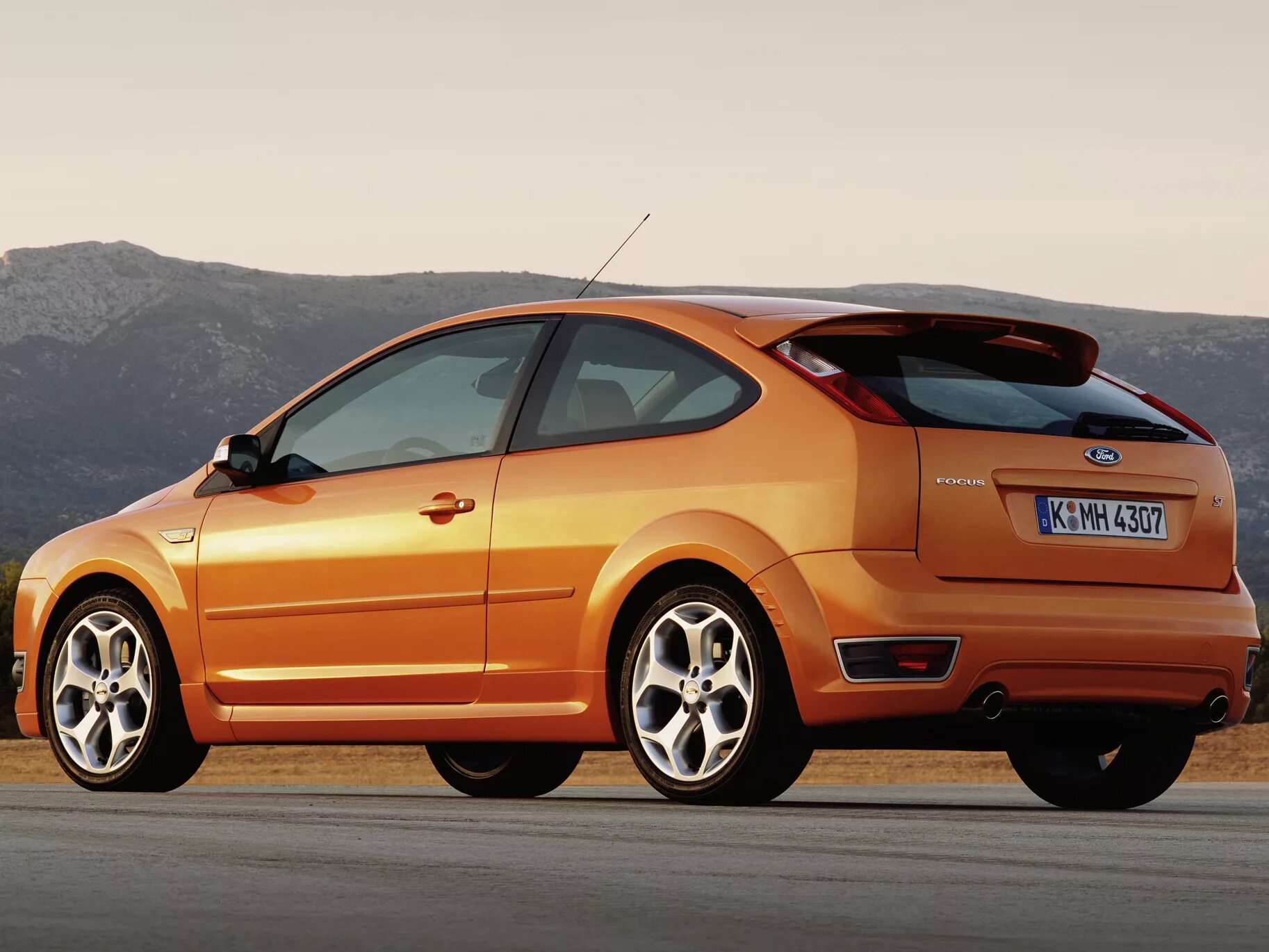 Купить форд фокус недорого. Форд фокус ст 2005. Ford Focus Hatchback 3 Doors 2004. Ford Focus 2 купе 2005. Форд фокус 2 хэтчбек купе.