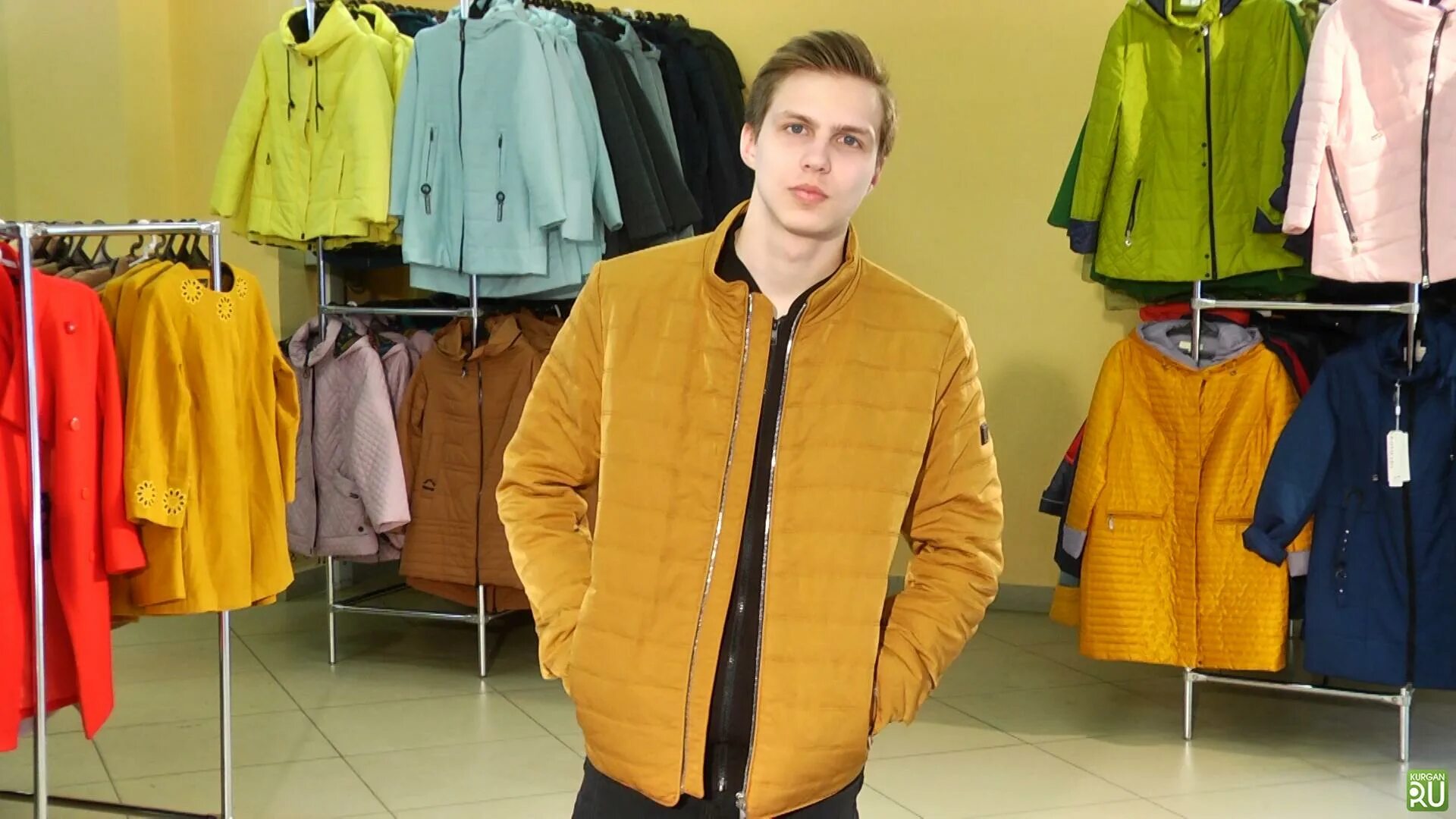 Куртка центр оренбург. Куртка синтепон м косым замком мужская. Arm stic куртка. Ярмарка курток. Куртка с рынка.