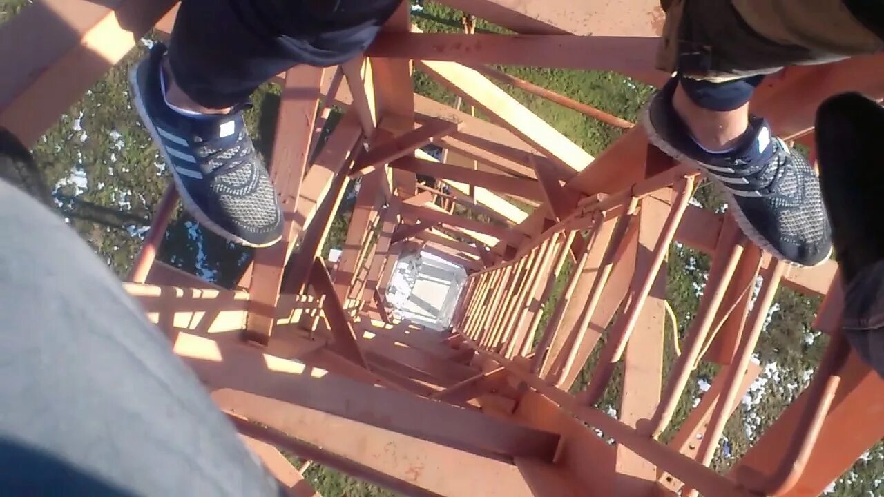 Стоит ли идти на вышку. Залез на вышку. как залезть на вышку. как залезть на вышку сотовой связи. закладные подвышки сотовой связи.