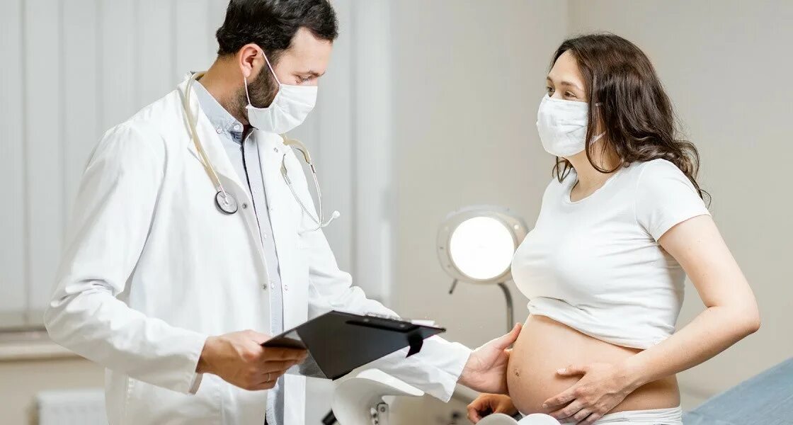 Осмотр беременной. Обследование беременных женщин. Беременность врач.
