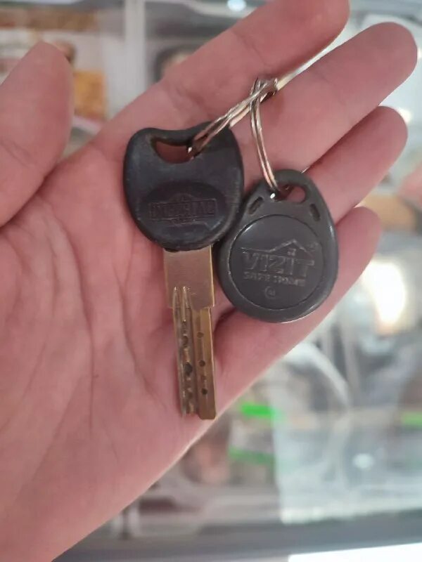 прикольные ключи. коррозия на ключе. бывший не забрал ключи. объявление о пропаже ключей. потеряны ключи объявление.
