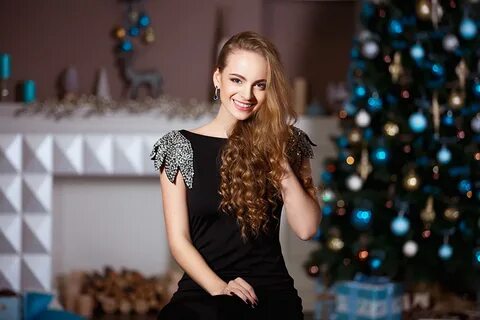 Новогодние платья для девушки 2024