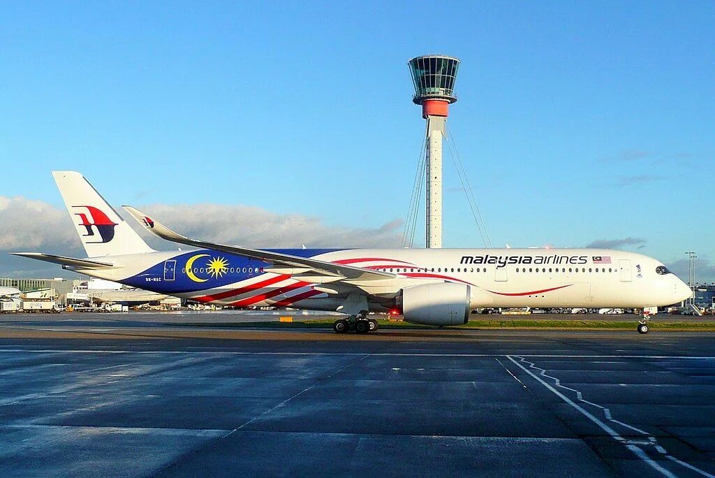 Малайзия Аирлинес. Авиакомпания Malaysia Airlines. Аэробус а350 Малайзия Эйрлайнс. Airbus a350-900 Malaysia Airlines.