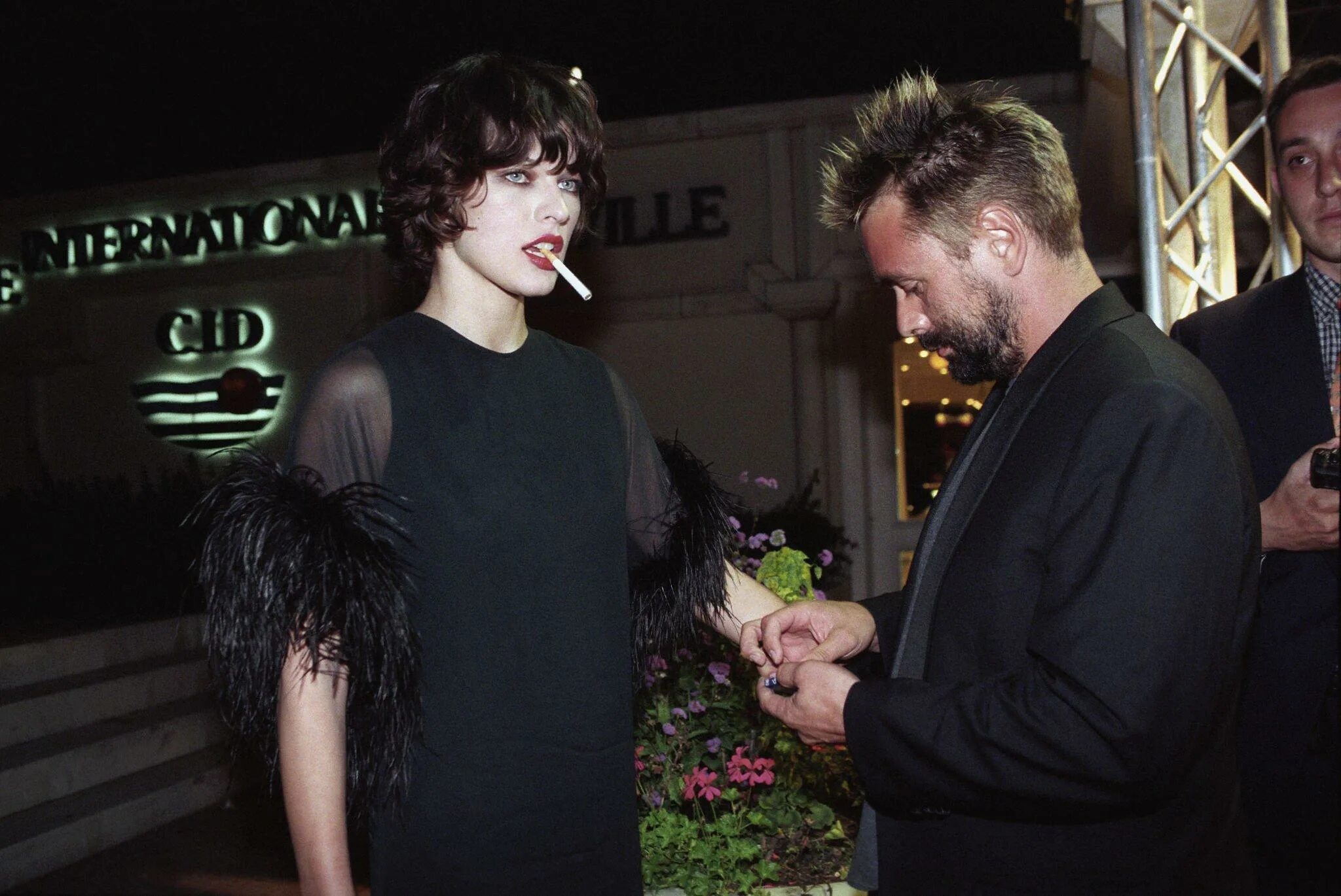 Муж милы йовович люк бессон. Люк бессон 1997. Мила йовович и люк бессон дети. Люк бессон и милла йовович. Люк бессон и милла.