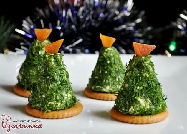 Елочка из колбасы и сыра. Из сыра елка 3в. Сырная елка. Елочка из сыра на новогодний. Елочки из сырного салата.