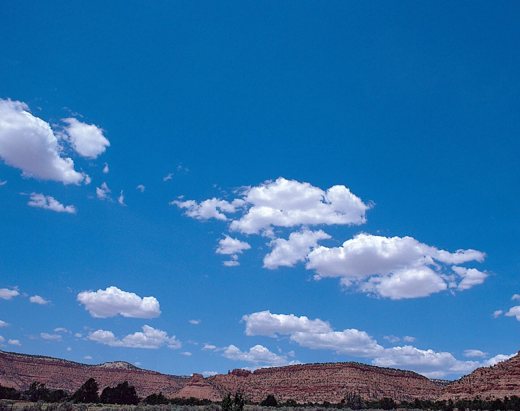 Солнечный 2 облака. Два облака. Облака 2. Облака 2д. Sky with few clouds 2k.