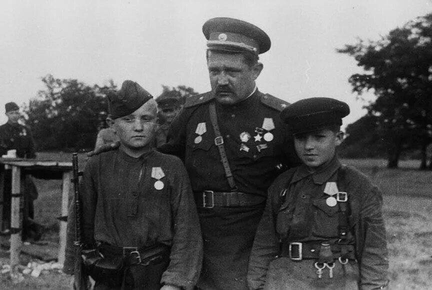 Федор зинченко. Федоров аркадий васильевич. Герой ссср федоров иван евграфович. Сво под красным знаменем командир полка. Генерал костенко елец.