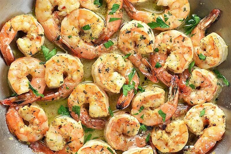 вкусные креветки с чесноком. креветки с чесноком. креветки в духовке с чесноком. креветки скампи. креветки скампи с чесноком.