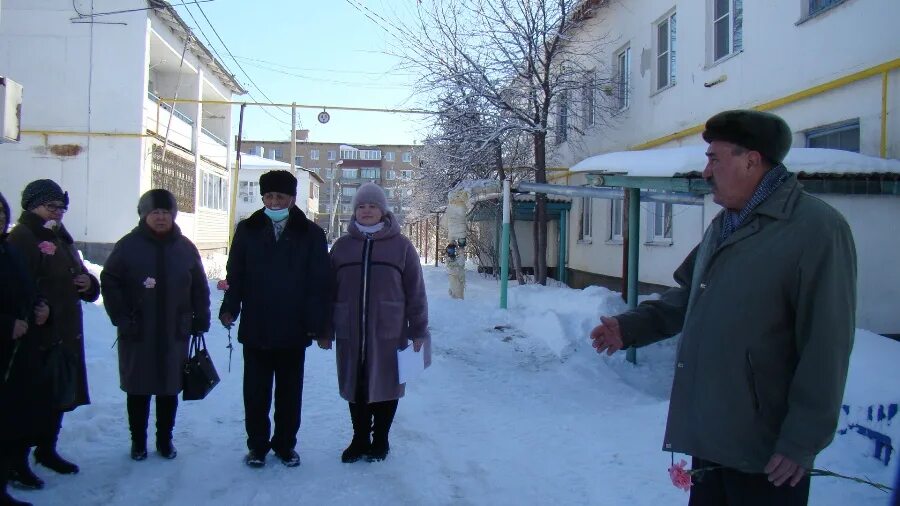 Главный сайт новоорска объявления. Поселок Новоорск Оренбургской области. Управляющие компании жители. Новоорск Акбауова. Новоорск старый.