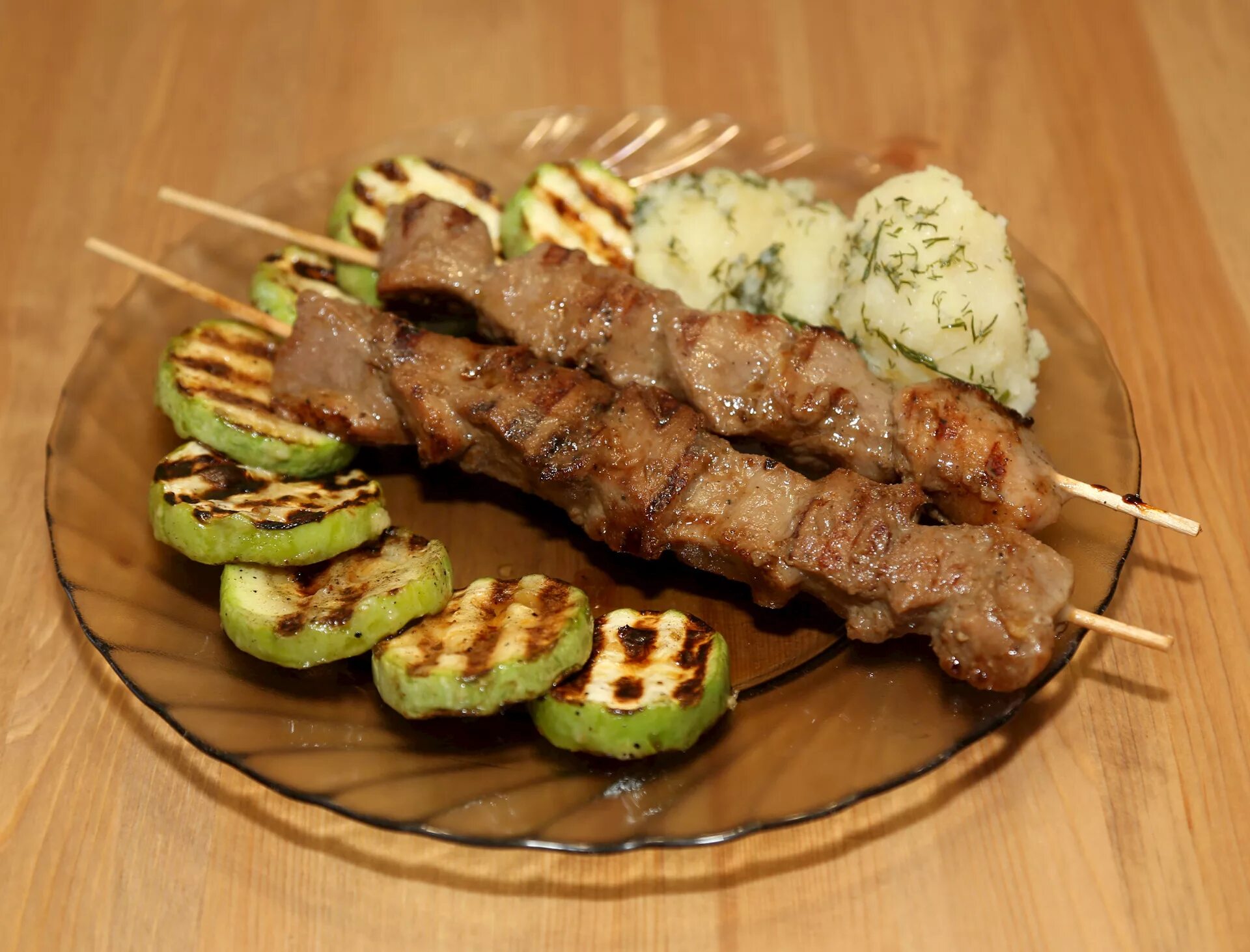 Шашлык из соевого мяса. Соевый шашлык. шашлык с кабачками. балык шашлык. соевое мясо шашлык.