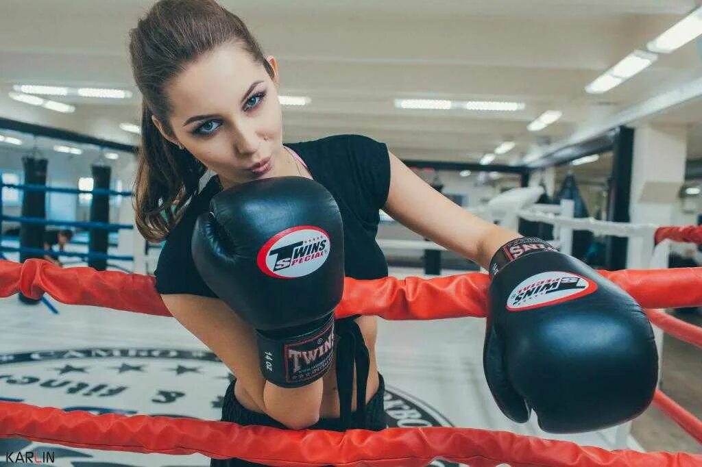 Кикбоксинг для девушек